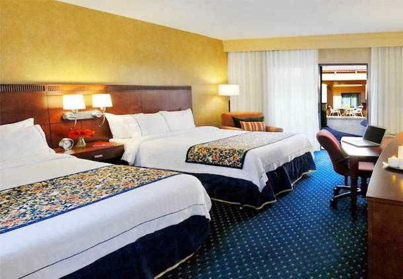 Courtyard By Marriott Phoenix Mesa Exterior foto