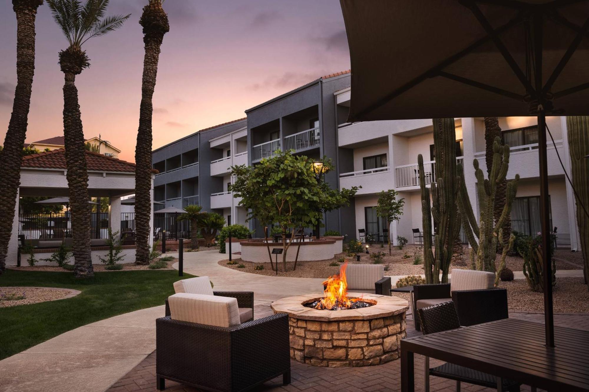 Courtyard By Marriott Phoenix Mesa Exterior foto